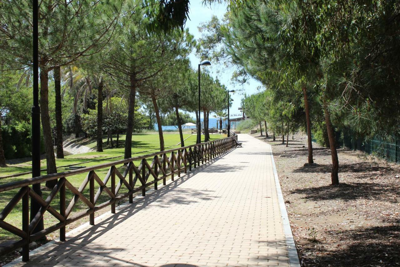 Apartment In El Presidente Beach Side New Golden Mile Estepona Exterior foto
